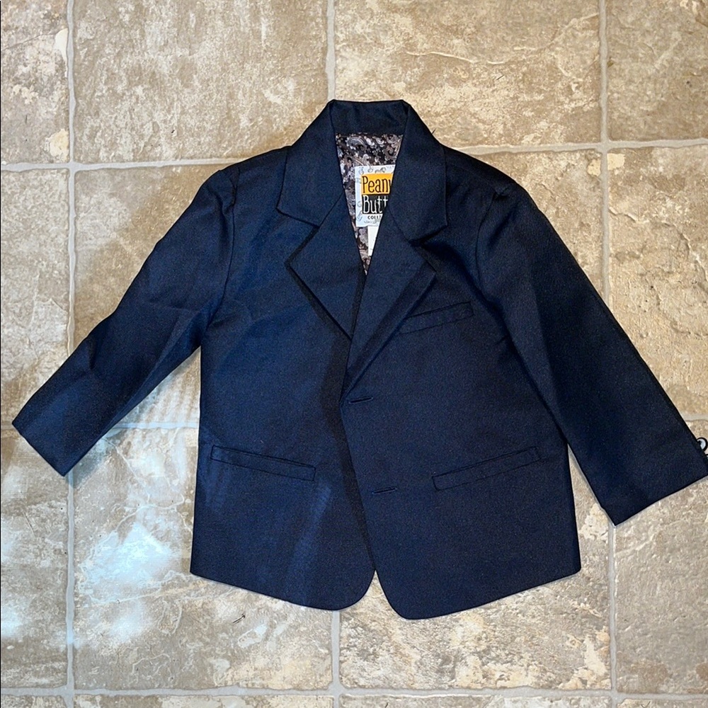 Classic Blue Blazer with Notch Lapel and Structured Silhouette